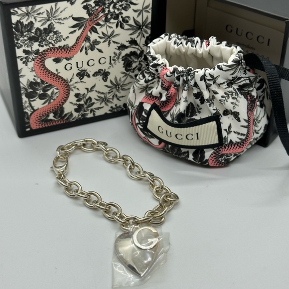 Gucci 925 Sterling Silver G Heart Charm Chain Link Bracelet NIB Made in Italy - Picture 2 of 9